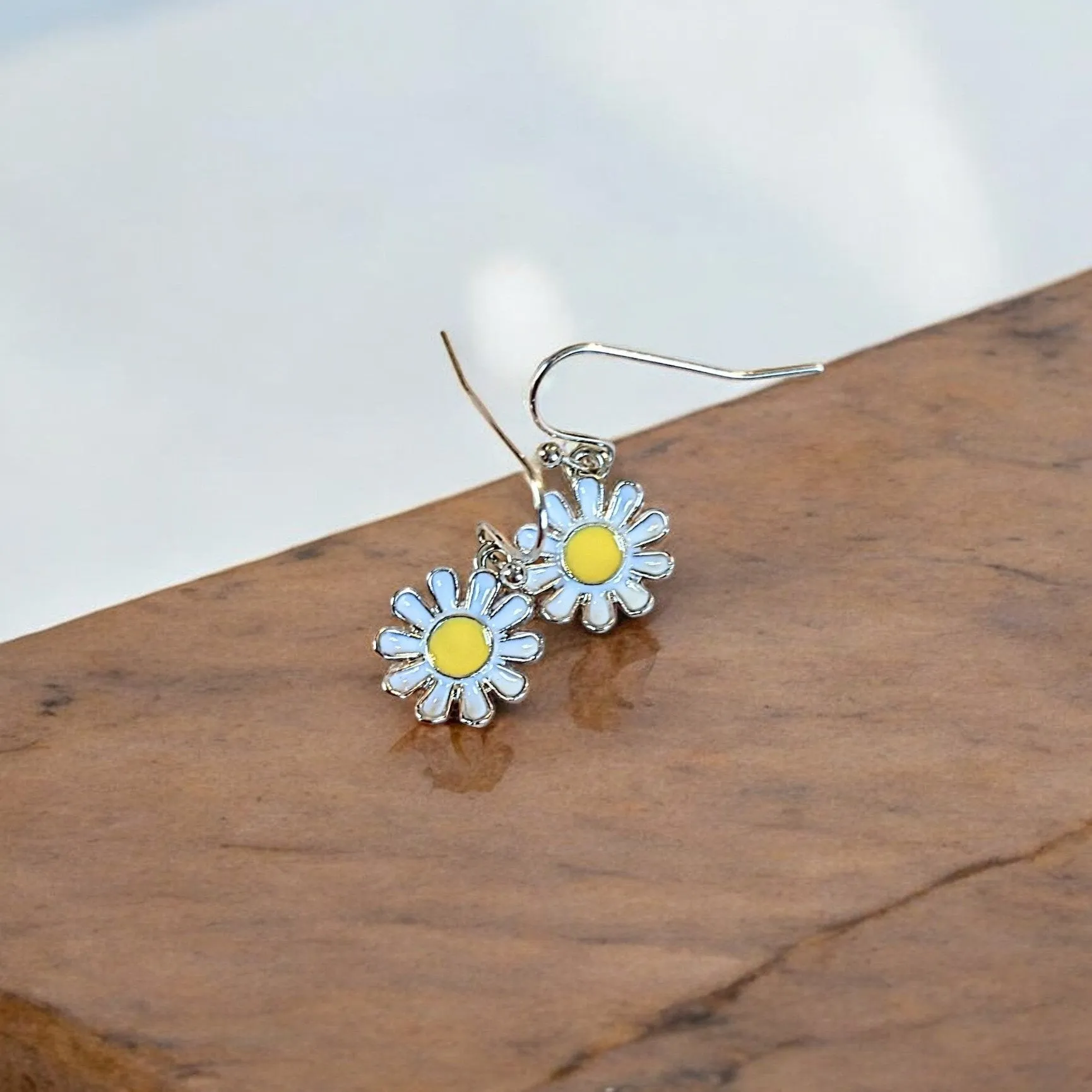 Daisy dangle earrings