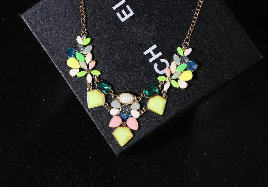 FLOWER POWER CHUNKY NECKLACE