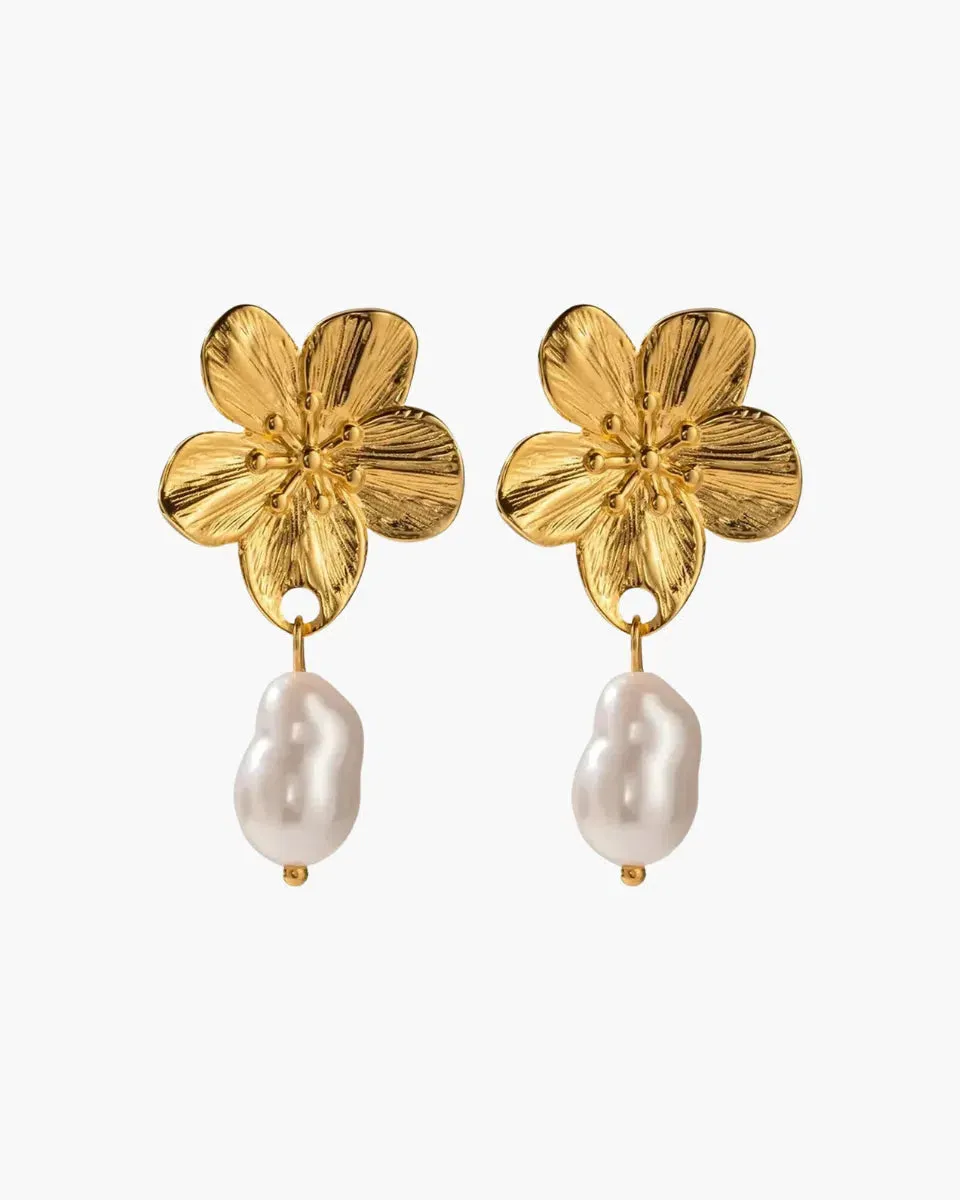 Halia – Floral design – Blossom pearl earrings