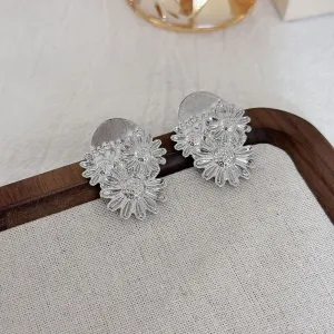 Pitch In Daisy Flower Silver Pin Earrings JLT12886